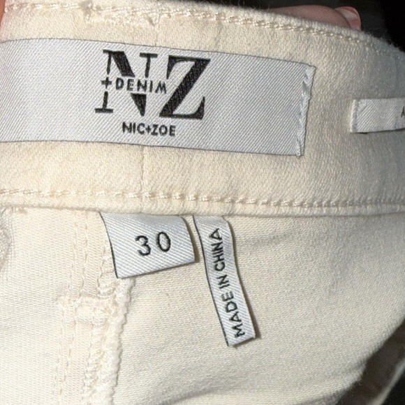 ☀️SUMMER CLEARANCE SALE☀️ NIC+ZOE Off-White Denim Pants - Picture 3 of 7